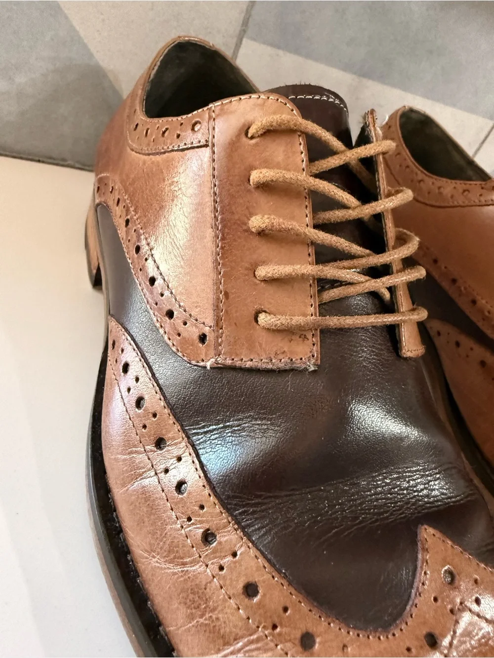 Stacy Adams Classic Two-Tone Brogue Derby wingtip Shoes- tan & Dark Brown 9.5